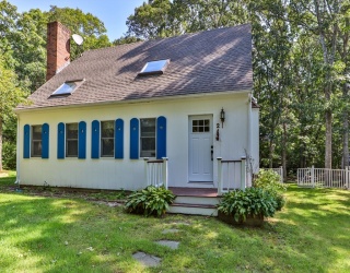 2 Sharon Ln, Sandwich, Massachusetts, 3 Bedrooms Bedrooms, 7 Rooms Rooms,2 BathroomsBathrooms,Residential,For Sale,Sharon Ln,73556184