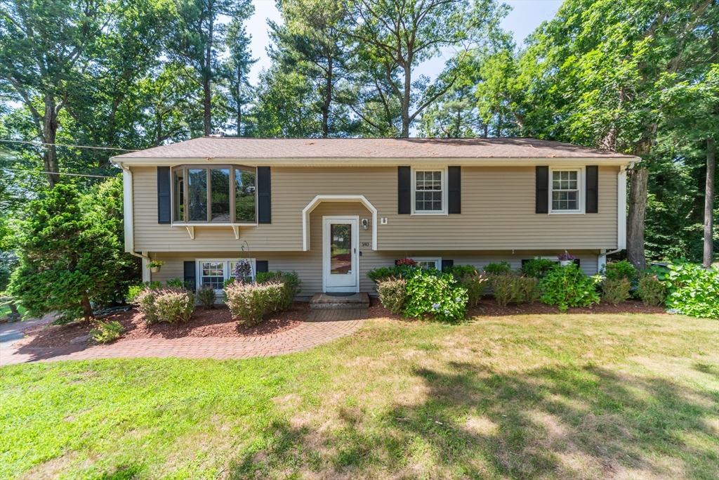 140 Bayberry Cir, Bridgewater, Massachusetts, 4 Bedrooms Bedrooms, 7 Rooms Rooms,2 BathroomsBathrooms,Residential,For Sale,Bayberry Cir,73556373