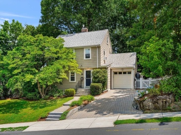 4 Daniels St, Lexington, Massachusetts, 4 Bedrooms Bedrooms, 8 Rooms Rooms,1.5 BathroomsBathrooms,Residential,For Sale,Daniels St,73550593