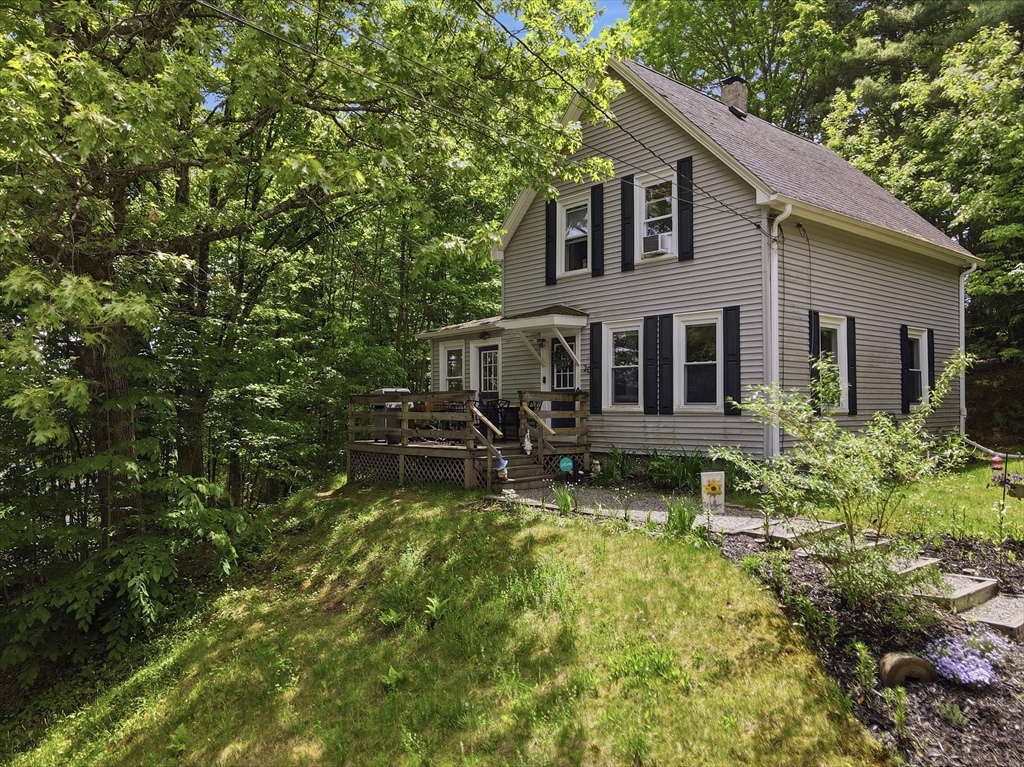 20 Highview Street, Fitchburg, Massachusetts, 2 Bedrooms Bedrooms, 6 Rooms Rooms,1 BathroomBathrooms,Residential,For Sale,Highview Street,73527576