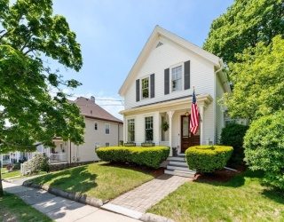 42 Lawrence St, Waltham, Massachusetts, 3 Bedrooms Bedrooms, 7 Rooms Rooms,1.5 BathroomsBathrooms,Residential,For Sale,Lawrence St,73536963
