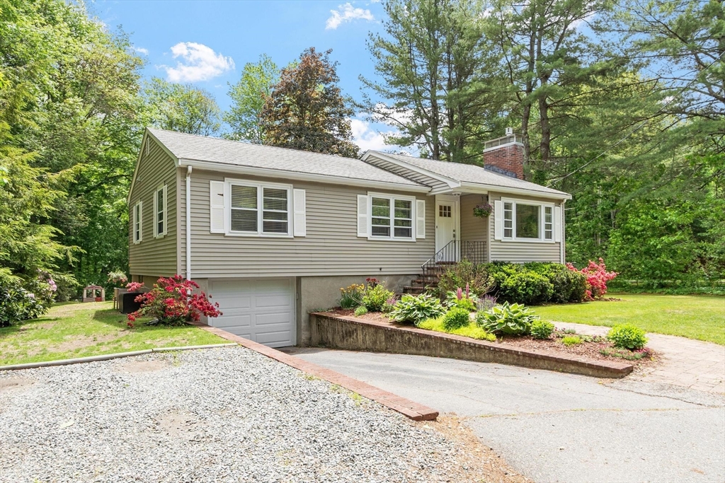 517 Pearl St, Reading, Massachusetts, 3 Bedrooms Bedrooms, 8 Rooms Rooms,1 BathroomBathrooms,Residential,For Sale,Pearl St,73529887