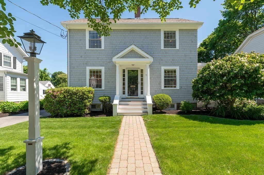7 Clifton Avenue, Beverly, Massachusetts, 3 Bedrooms Bedrooms, 7 Rooms Rooms,2.5 BathroomsBathrooms,Residential,For Sale,Clifton Avenue,73533825