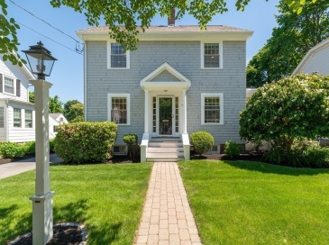 7 Clifton Avenue, Beverly, Massachusetts, 3 Bedrooms Bedrooms, 7 Rooms Rooms,2.5 BathroomsBathrooms,Residential,For Sale,Clifton Avenue,73533825