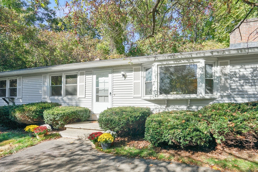 57 Falley Dr, Westfield, Massachusetts, 3 Bedrooms Bedrooms, 6 Rooms Rooms,1.5 BathroomsBathrooms,Residential,For Sale,Falley Dr,73443835