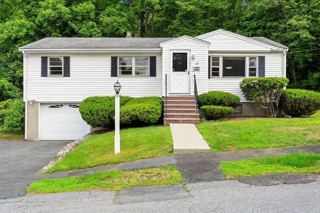 12 Raylen Ave, Peabody, Massachusetts, 3 Bedrooms Bedrooms, 7 Rooms Rooms,1.5 BathroomsBathrooms,Residential,For Sale,Raylen Ave,73537297