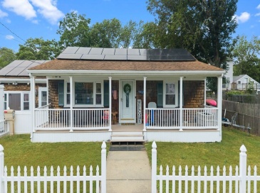 10 Ash St, Fairhaven, Massachusetts, 2 Bedrooms Bedrooms, 8 Rooms Rooms,1 BathroomBathrooms,Residential,For Sale,Ash St,73539448 10 Ash St, Fairhaven, Massachusetts, 2 Bedrooms Bedrooms, 8 Rooms Rooms,1 BathroomBathrooms,Residential,For Sale,Ash St,73539448
