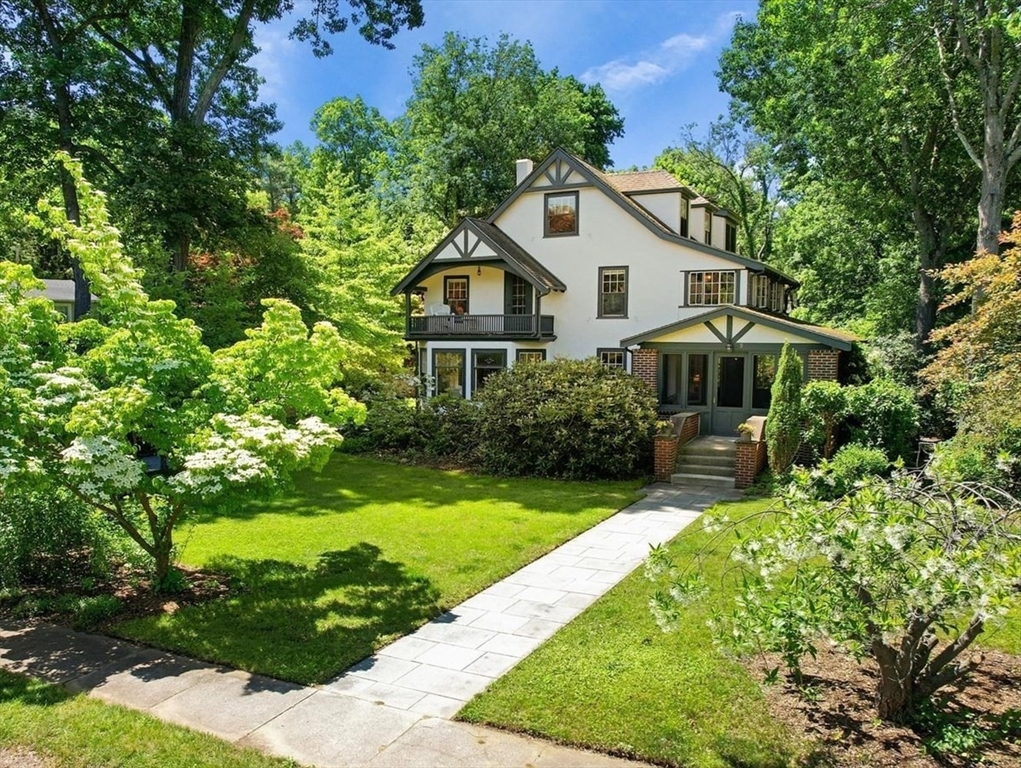 9 Wilson St, Winchester, Massachusetts, 4 Bedrooms Bedrooms, 10 Rooms Rooms,3.5 BathroomsBathrooms,Residential,For Sale,Wilson St,73537143