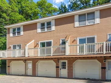 39 Madonna Circle, Lowell, Massachusetts, 2 Bedrooms Bedrooms, 4 Rooms Rooms,1.5 BathroomsBathrooms,Residential,For Sale,Madonna Circle,73534975