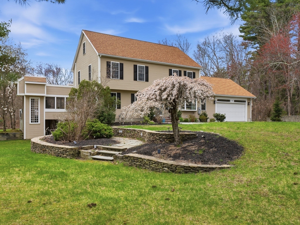 109 Gould Rd, Andover, Massachusetts, 4 Bedrooms Bedrooms, 8 Rooms Rooms,2.5 BathroomsBathrooms,Residential,For Sale,Gould Rd,73509089
