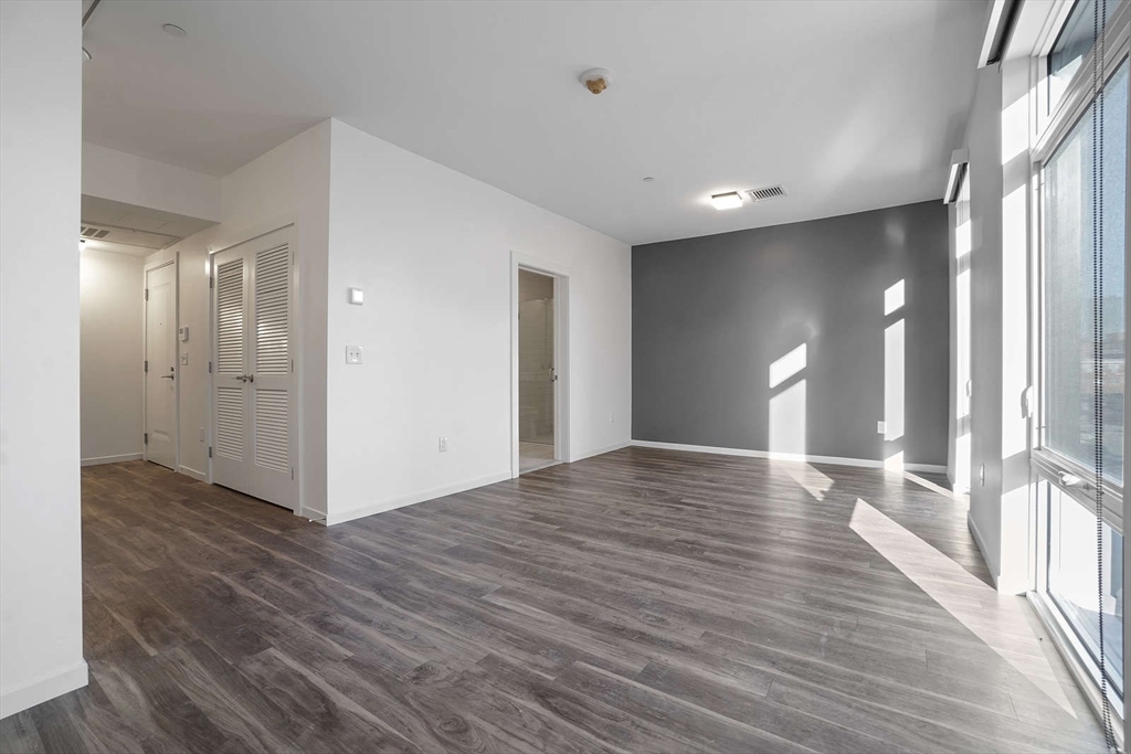 839 Beacon Street, Boston, Massachusetts, 3 Rooms Rooms,1 BathroomBathrooms,Residential Lease,For Rent,Beacon Street,73528583