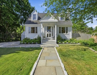 77 Cushing Road, Cohasset, Massachusetts, 3 Bedrooms Bedrooms, 8 Rooms Rooms,1.5 BathroomsBathrooms,Residential,For Sale,Cushing Road,73538255