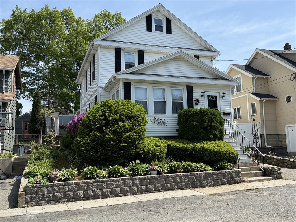 8 Lincoln Ct, Saugus, Massachusetts, 4 Bedrooms Bedrooms, 8 Rooms Rooms,2.5 BathroomsBathrooms,Residential,For Sale,Lincoln Ct,73529577
