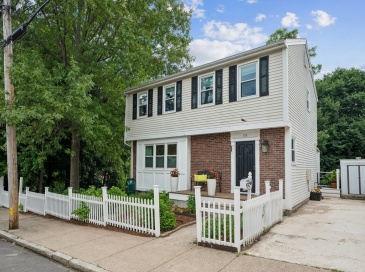 136 Weld St, Boston, Massachusetts, 4 Bedrooms Bedrooms, 7 Rooms Rooms,2.5 BathroomsBathrooms,Residential,For Sale,Weld St,73537326