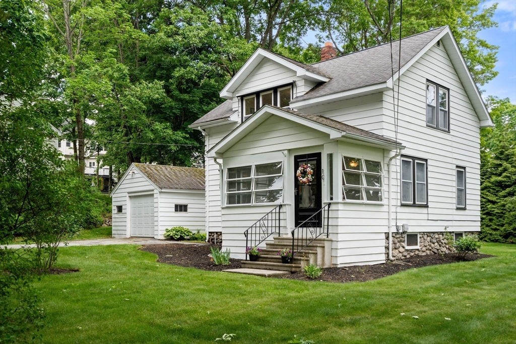 107 Winter Hill Rd, Holden, Massachusetts, 2 Bedrooms Bedrooms, 7 Rooms Rooms,1.5 BathroomsBathrooms,Residential,For Sale,Winter Hill Rd,73530786