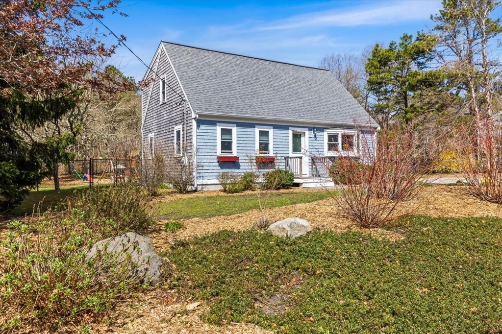 57 Debbies Ln, Barnstable, Massachusetts, 3 Bedrooms Bedrooms, 6 Rooms Rooms,2 BathroomsBathrooms,Residential,For Sale,Debbies Ln,73511584