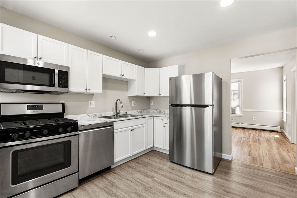 21 Carleton Ave, Haverhill, Massachusetts, 4 Bedrooms Bedrooms, 10 Rooms Rooms,3 BathroomsBathrooms,Residential Income,For Sale,Carleton Ave,73536166