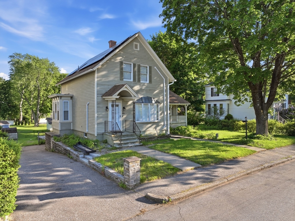 11 Glover St, Southbridge, Massachusetts, 4 Bedrooms Bedrooms, 9 Rooms Rooms,1.5 BathroomsBathrooms,Residential,For Sale,Glover St,73535333
