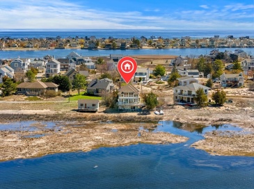 3 Marsh St, Newburyport, Massachusetts, 3 Bedrooms Bedrooms, 6 Rooms Rooms,2.5 BathroomsBathrooms,Residential,For Sale,Marsh St,73509793