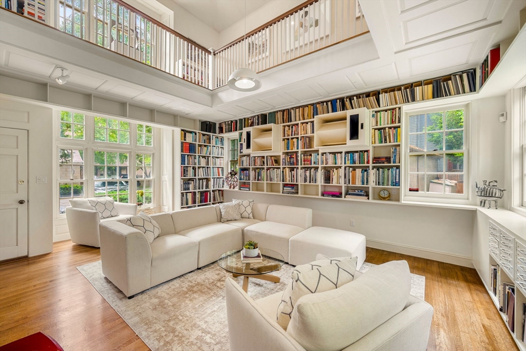 10 Traill St, Cambridge, Massachusetts, 5 Bedrooms Bedrooms, 10 Rooms Rooms,3.5 BathroomsBathrooms,Residential,For Sale,Traill St,73541456