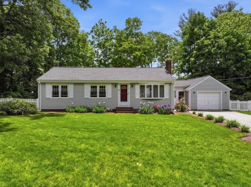 75 William Street, Walpole, Massachusetts, 3 Bedrooms Bedrooms, 7 Rooms Rooms,1 BathroomBathrooms,Residential,For Sale,William Street,73537747
