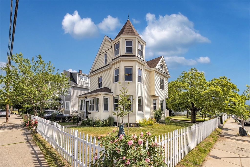 15 Reddy Ave, Boston, Massachusetts, 4 Bedrooms Bedrooms, 8 Rooms Rooms,1.5 BathroomsBathrooms,Residential,For Sale,Reddy Ave,73534297