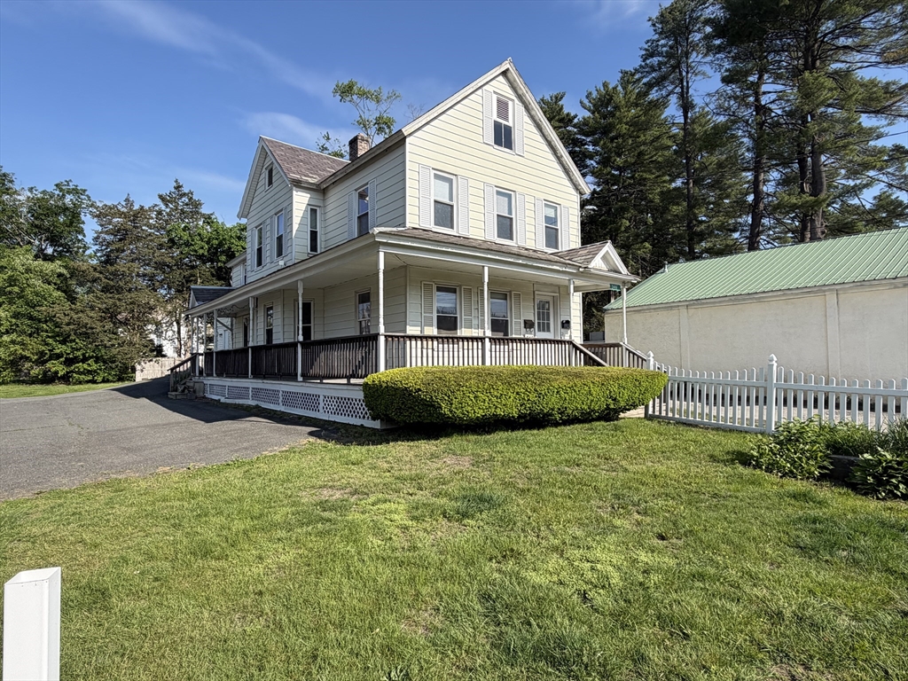 346 Federal St, Greenfield, Massachusetts, 4 Bedrooms Bedrooms, 10 Rooms Rooms,2 BathroomsBathrooms,Residential Income,For Sale,Federal St,73521199