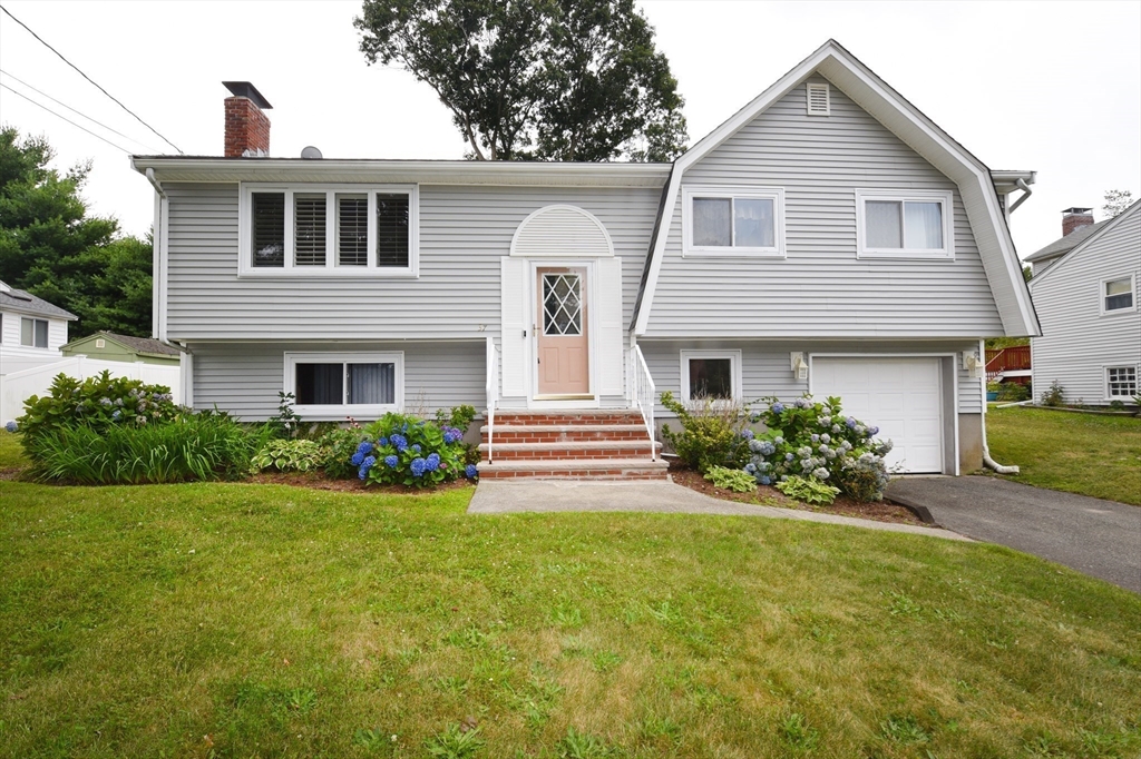 37 Thornton Ave, Brockton, Massachusetts, 4 Bedrooms Bedrooms, 8 Rooms Rooms,1 BathroomBathrooms,Residential,For Sale,Thornton Ave,73556439