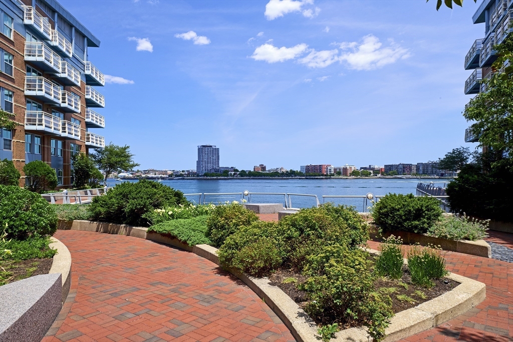 3 Battery Wharf, Boston, Massachusetts, 3 Bedrooms Bedrooms, 5 Rooms Rooms,2.5 BathroomsBathrooms,Residential,For Sale,Battery Wharf,73556443