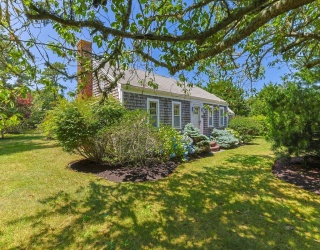 124 Pleasant Street, Chatham, Massachusetts, 4 Bedrooms Bedrooms, 7 Rooms Rooms,3 BathroomsBathrooms,Residential,For Sale,Pleasant Street,73556447
