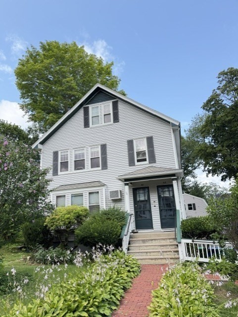 55 Walker St, Newton, Massachusetts, 2 Bedrooms Bedrooms, 6 Rooms Rooms,1 BathroomBathrooms,Residential Lease,For Rent,Walker St,73556450