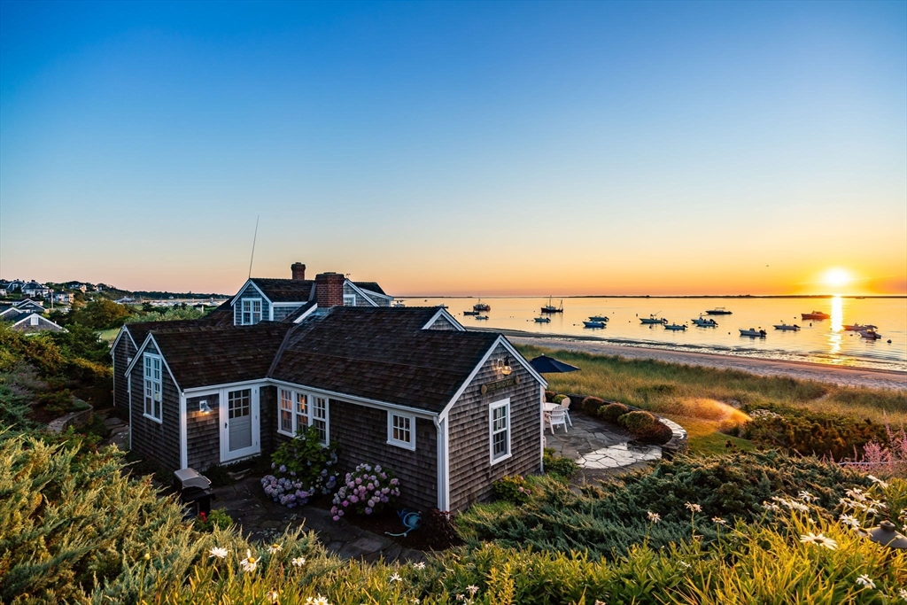 166 Shore Road, Chatham, Massachusetts, 4 Bedrooms Bedrooms, 6 Rooms Rooms,3 BathroomsBathrooms,Residential,For Sale,Shore Road,73556482