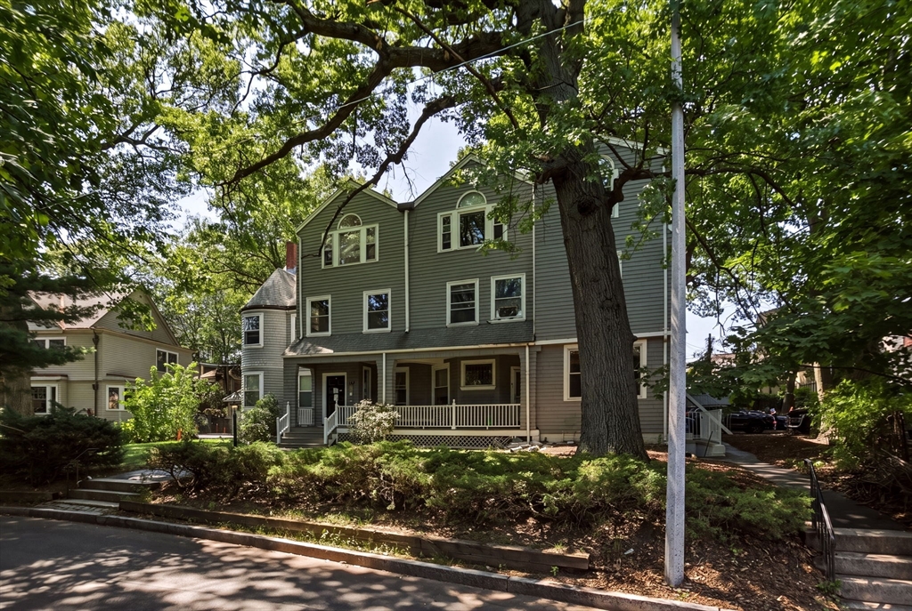 127 Kilsyth Rd, Boston, Massachusetts, 2 Bedrooms Bedrooms, 4 Rooms Rooms,1.5 BathroomsBathrooms,Residential,For Sale,Kilsyth Rd,73556436