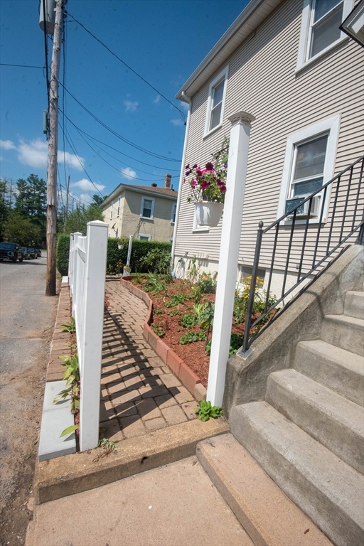 25 Elm St S, Barre, Massachusetts, 3 Bedrooms Bedrooms, 7 Rooms Rooms,1 BathroomBathrooms,Residential Lease,For Rent,Elm St S,73555266