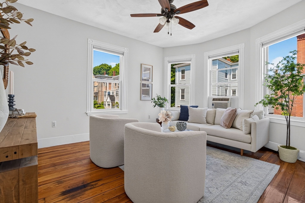 6 Kenney St, Boston, Massachusetts, 3 Bedrooms Bedrooms, 5 Rooms Rooms,1 BathroomBathrooms,Residential,For Sale,Kenney St,73556499