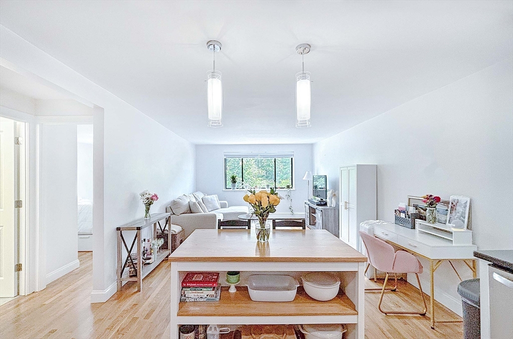 44 Lafayette Ave, Chelsea, Massachusetts, 1 Bedroom Bedrooms, 3 Rooms Rooms,1 BathroomBathrooms,Residential,For Sale,Lafayette Ave,73556505