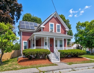 31 Poole St, Woburn, Massachusetts, 4 Bedrooms Bedrooms, 8 Rooms Rooms,2 BathroomsBathrooms,Residential,For Sale,Poole St,73556540