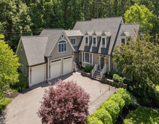 63 Old East St, Carlisle, Massachusetts, 4 Bedrooms Bedrooms, 10 Rooms Rooms,5 BathroomsBathrooms,Residential,For Sale,Old East St,73556530