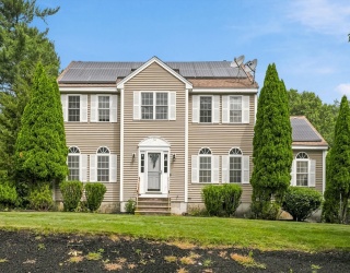 14 Bartlett Road, Methuen, Massachusetts, 4 Bedrooms Bedrooms, 8 Rooms Rooms,2.5 BathroomsBathrooms,Residential,For Sale,Bartlett Road,73556527
