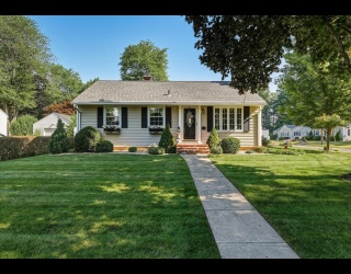 36 Helen Cir, East Longmeadow, Massachusetts, 2 Bedrooms Bedrooms, 6 Rooms Rooms,2 BathroomsBathrooms,Residential,For Sale,Helen Cir,73556546