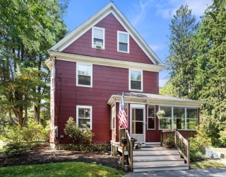 15 Morningside Dr, Walpole, Massachusetts, 5 Bedrooms Bedrooms, 10 Rooms Rooms,1.5 BathroomsBathrooms,Residential,For Sale,Morningside Dr,73556544