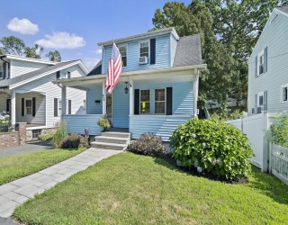 93 Elm St, Medford, Massachusetts, 3 Bedrooms Bedrooms, 6 Rooms Rooms,1 BathroomBathrooms,Residential,For Sale,Elm St,73556557