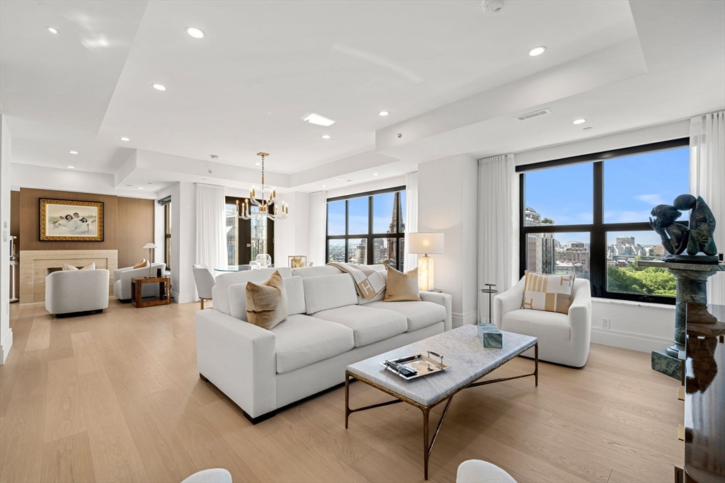 300 Boylston St, Boston, Massachusetts, 3 Bedrooms Bedrooms, 3 Rooms Rooms,2.5 BathroomsBathrooms,Residential,For Sale,Boylston St,73556575