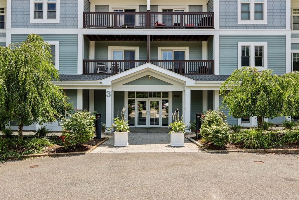 501 Commerce Dr, Braintree, Massachusetts, 2 Bedrooms Bedrooms, 4 Rooms Rooms,2 BathroomsBathrooms,Residential,For Sale,Commerce Dr,73556571