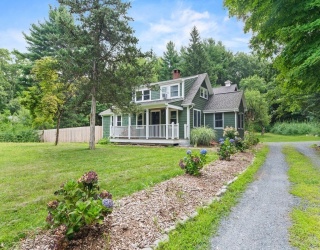 287 Taunton St, Wrentham, Massachusetts, 2 Bedrooms Bedrooms, 6 Rooms Rooms,2 BathroomsBathrooms,Residential,For Sale,Taunton St,73556551