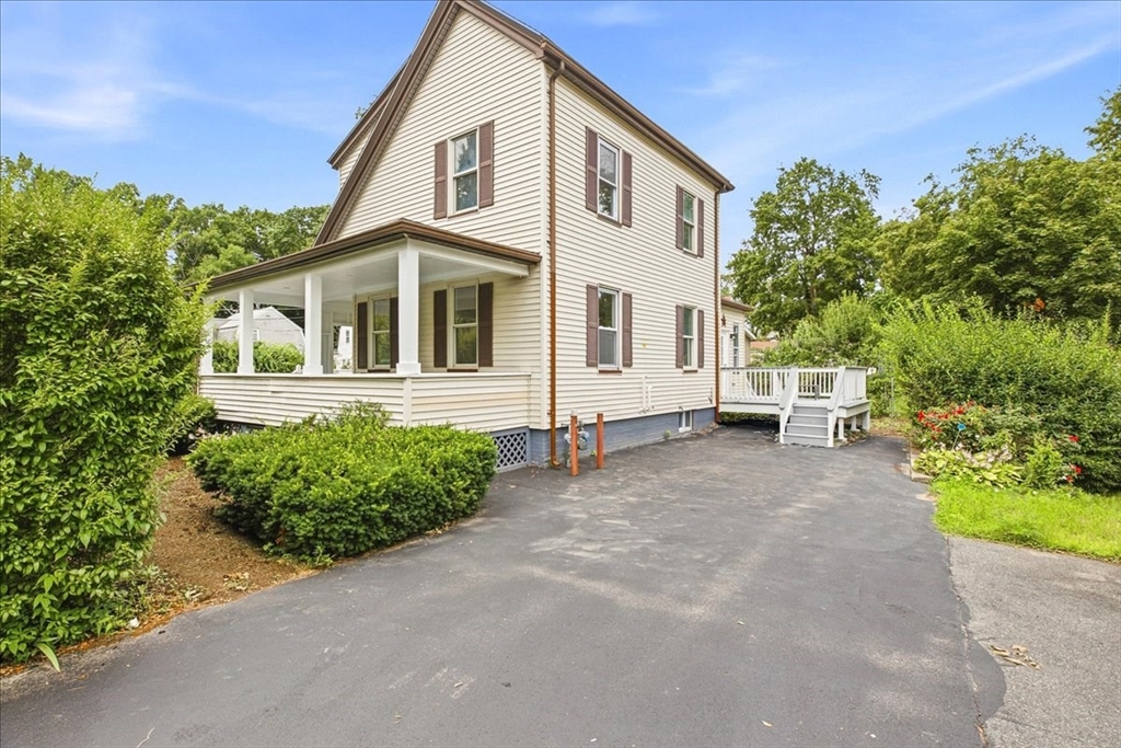 29 Wentworth Ave, Stoughton, Massachusetts, 3 Bedrooms Bedrooms, 6 Rooms Rooms,2 BathroomsBathrooms,Residential,For Sale,Wentworth Ave,73556516