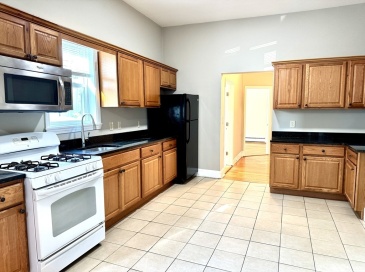 56 Estes, Lynn, Massachusetts, 2 Bedrooms Bedrooms, 4 Rooms Rooms,1 BathroomBathrooms,Residential Lease,For Rent,Estes,73556677
