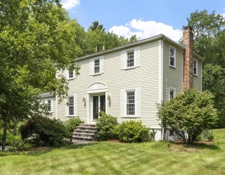 18 Farrwood Dr, Andover, Massachusetts, 4 Bedrooms Bedrooms, 8 Rooms Rooms,2.5 BathroomsBathrooms,Residential,For Sale,Farrwood Dr,73556626