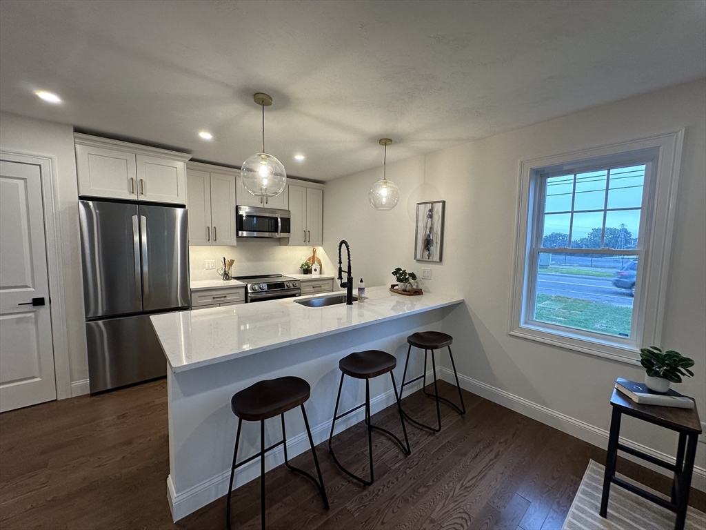 404 Oxford St N, Auburn, Massachusetts, 2 Bedrooms Bedrooms, 4 Rooms Rooms,1 BathroomBathrooms,Residential Lease,For Rent,Oxford St N,73556682