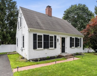 142 Elm Street, Kingston, Massachusetts, 3 Bedrooms Bedrooms, 6 Rooms Rooms,1.5 BathroomsBathrooms,Residential,For Sale,Elm Street,73556679